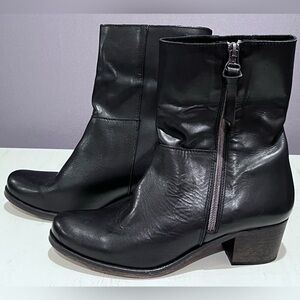 NWT.  Cumbia Black Chunky Heeled Leather Boots